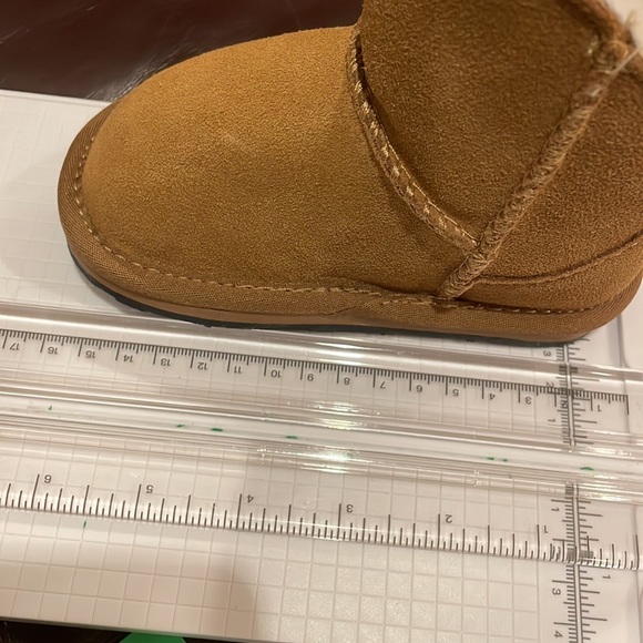 Snow boots from Australia. The brand is EVERAU, everaustralia. Never been worn. - Picture 10 of 13